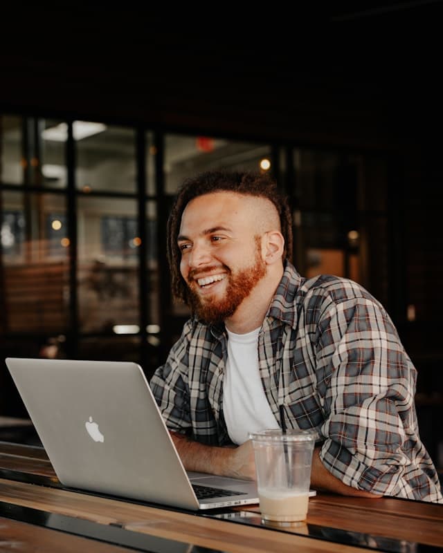 A marketer working on a laptop at a cafe